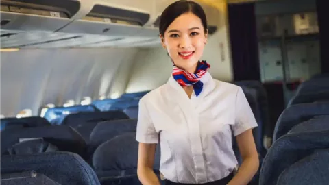 长春两女子闹市被铐走